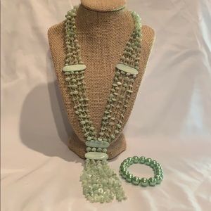 Green statement necklace with bracelet